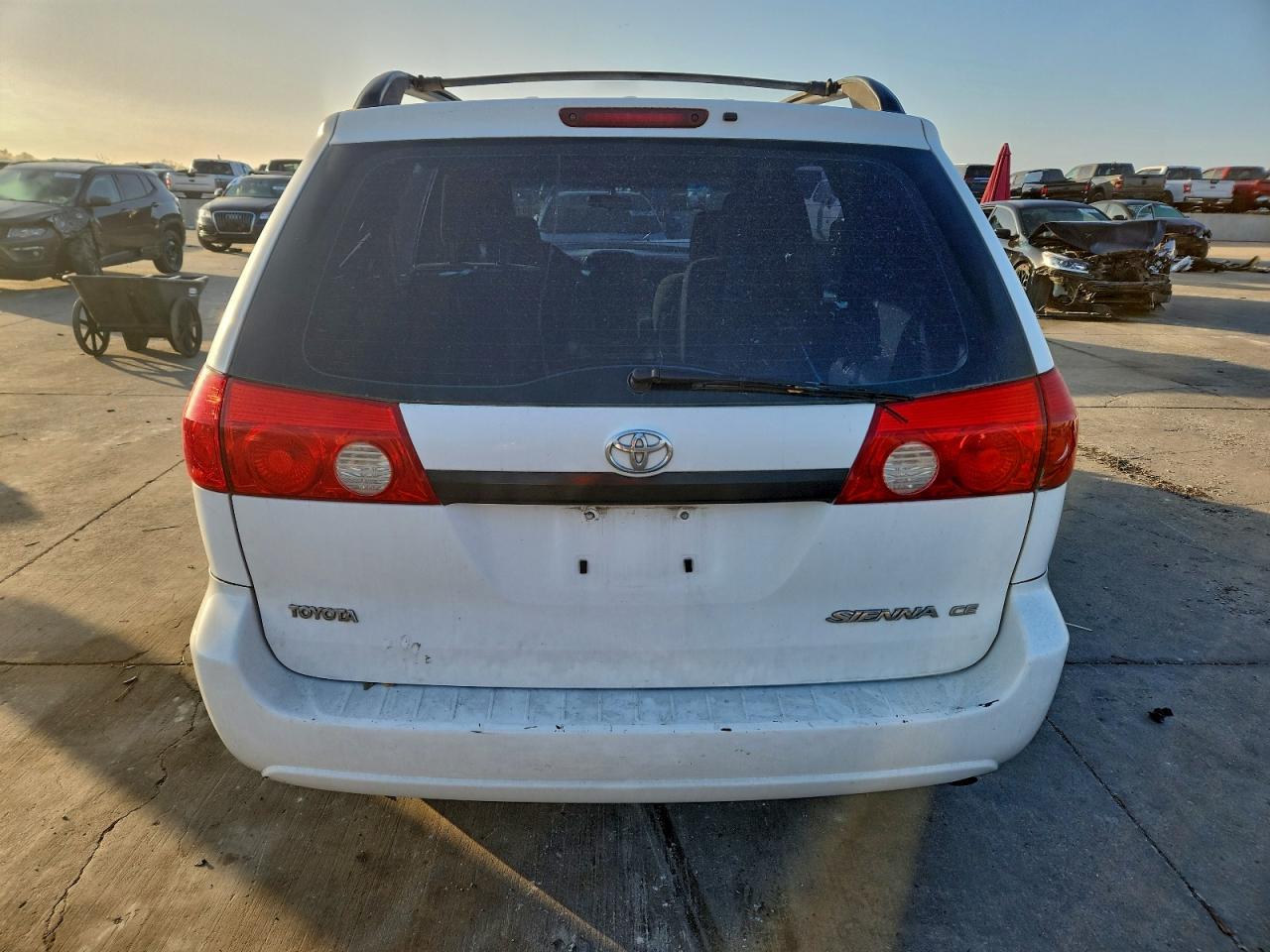 2009 TOYOTA SIENNA