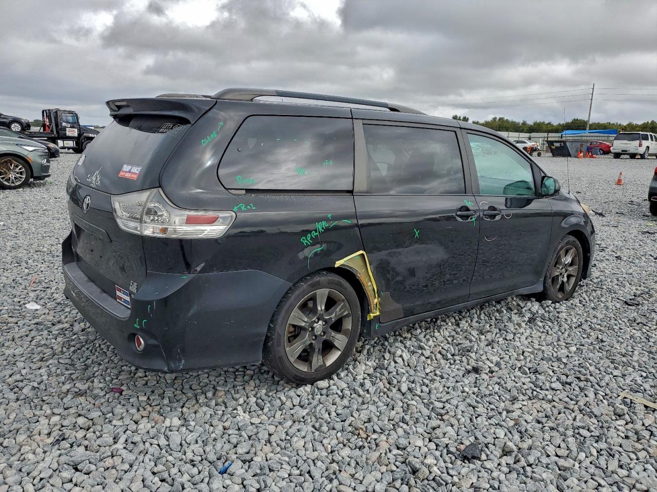 2012 TOYOTA SIENNA
