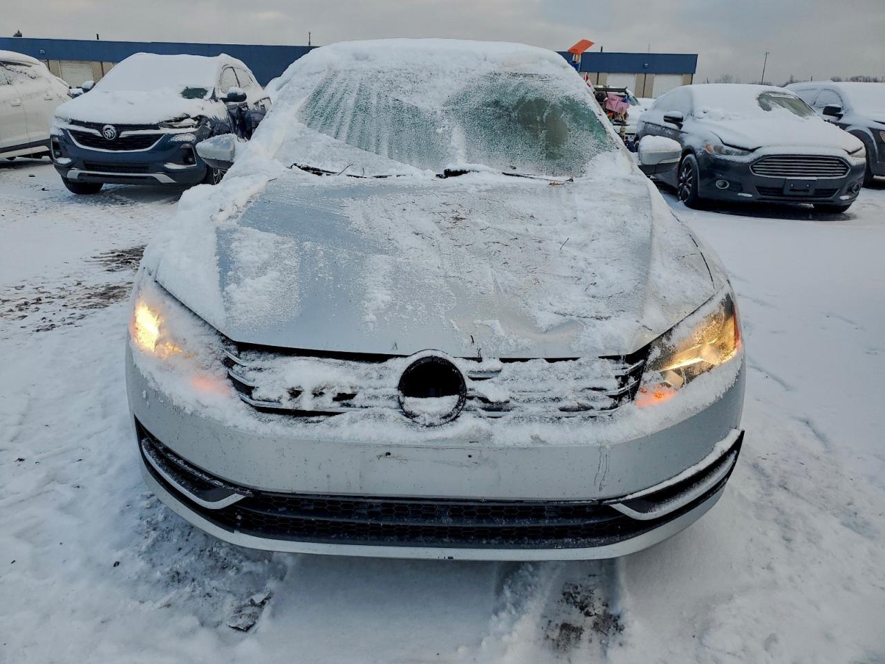 2015 VOLKSWAGEN Passat