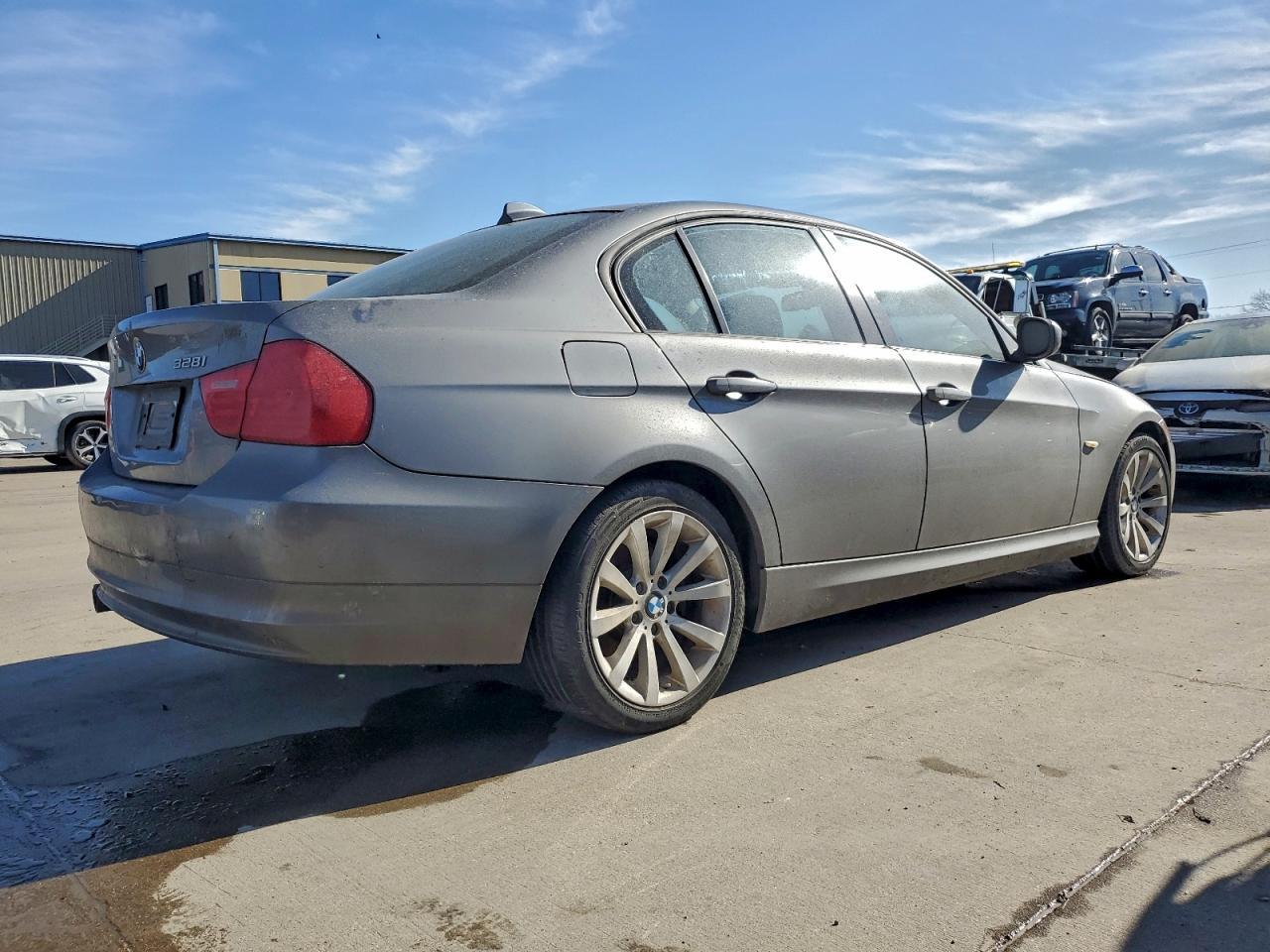 2011 BMW 3 SERIES