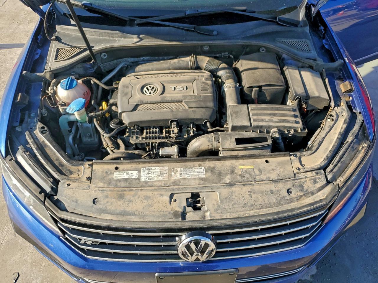 2016 VOLKSWAGEN Passat