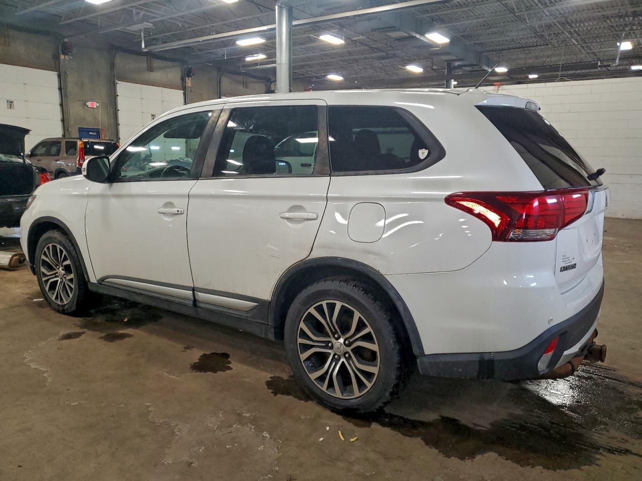 2016 MITSUBISHI outlander