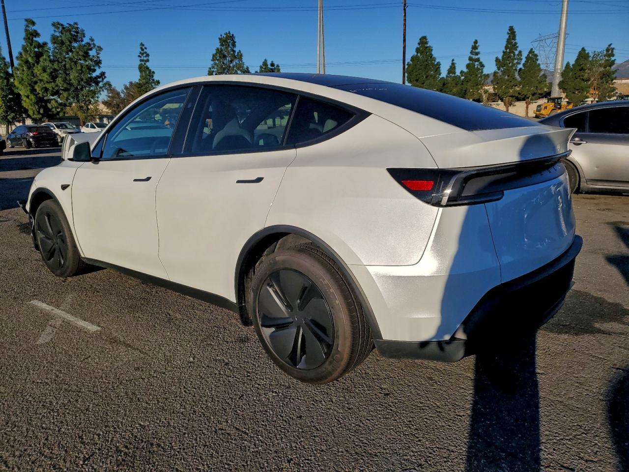 2026 TESLA MODEL Y