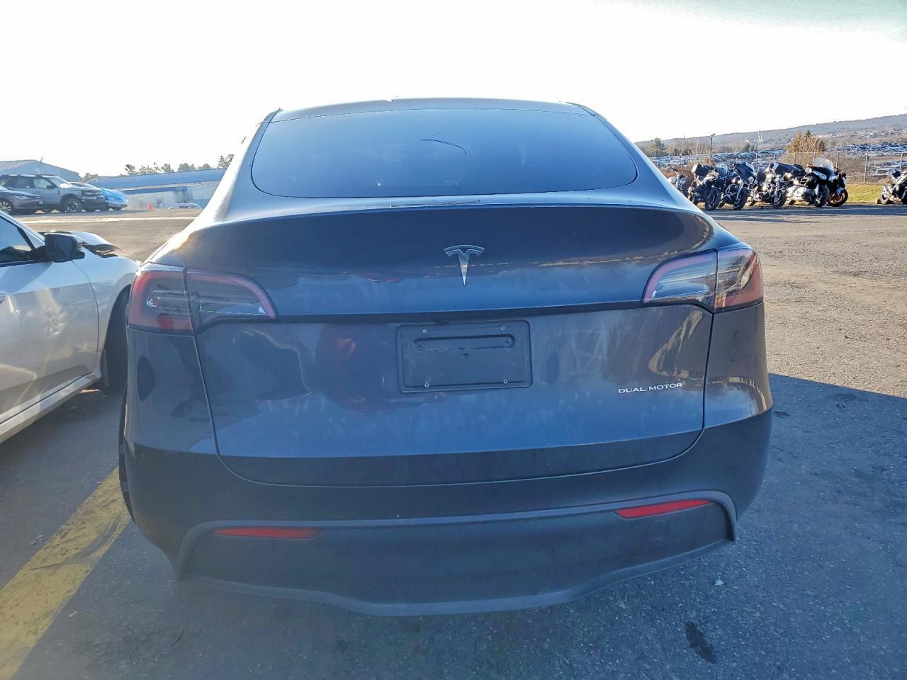 2024 TESLA MODEL Y