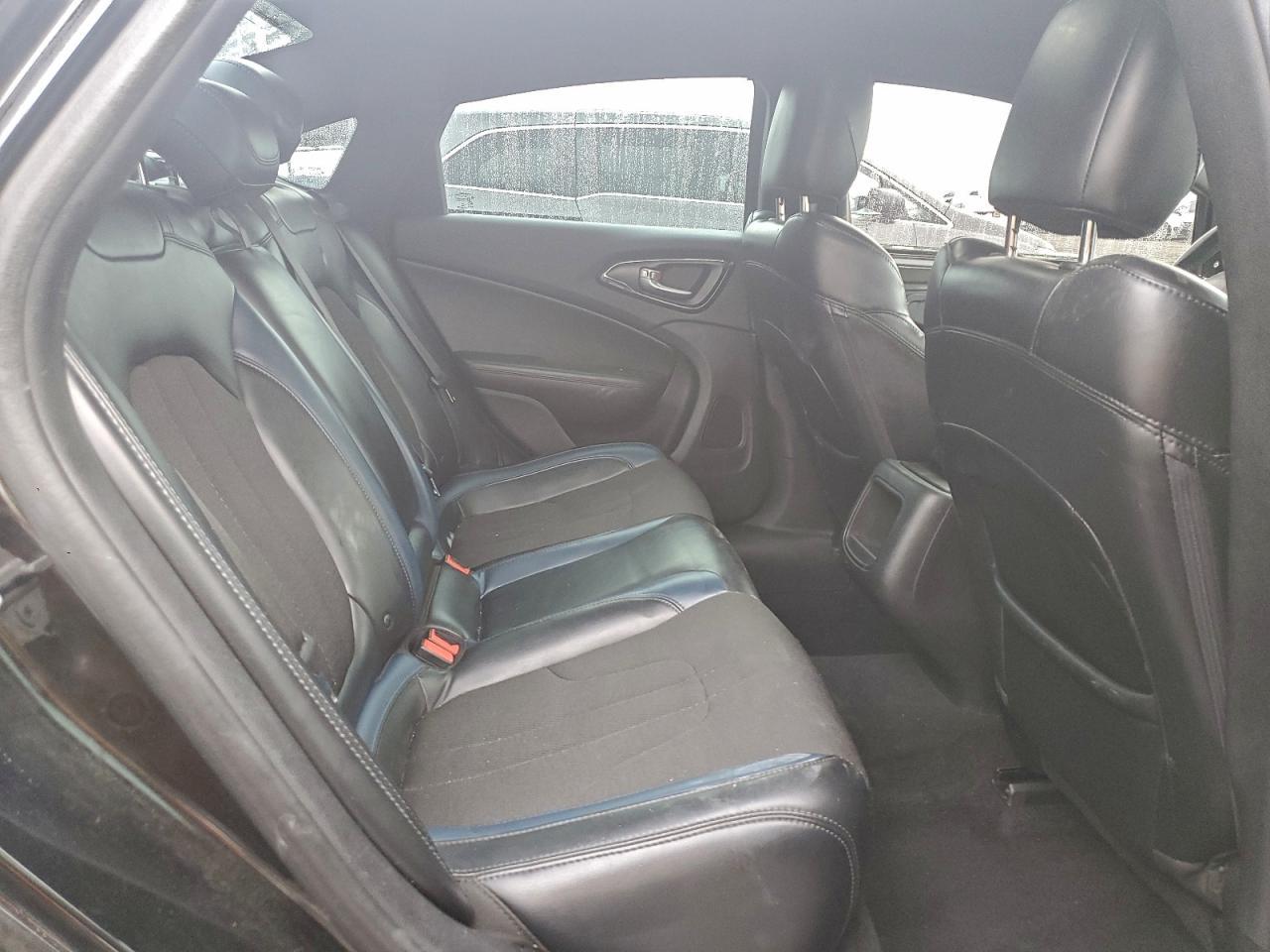 2016 CHRYSLER 200