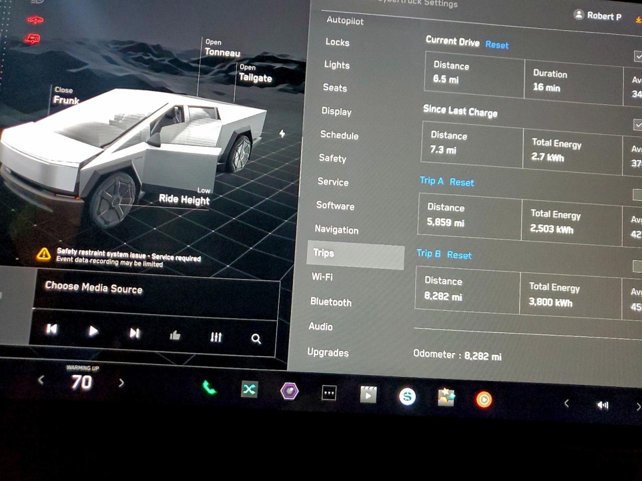 2024 TESLA Cybertruck