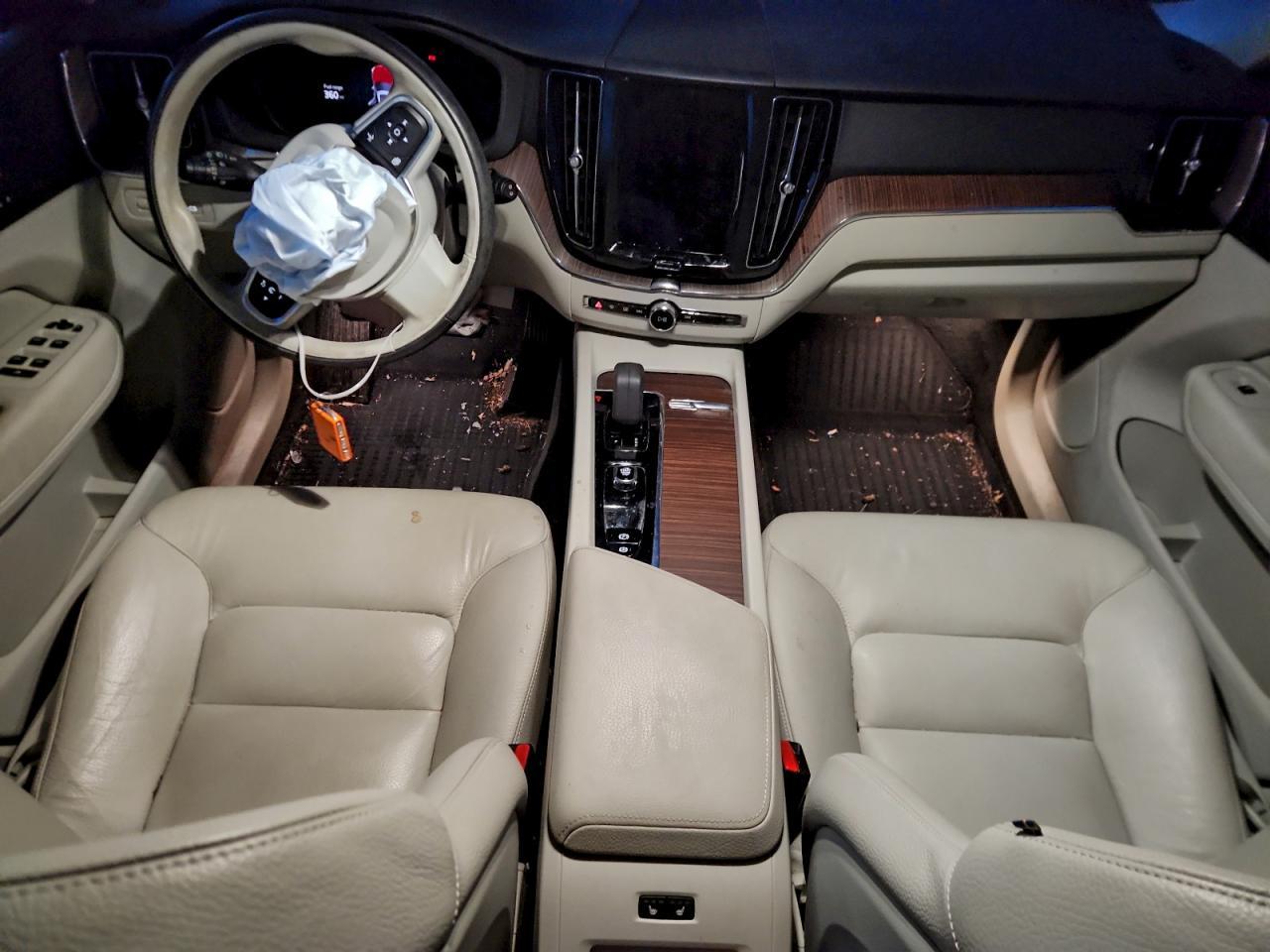 2022 VOLVO XC60