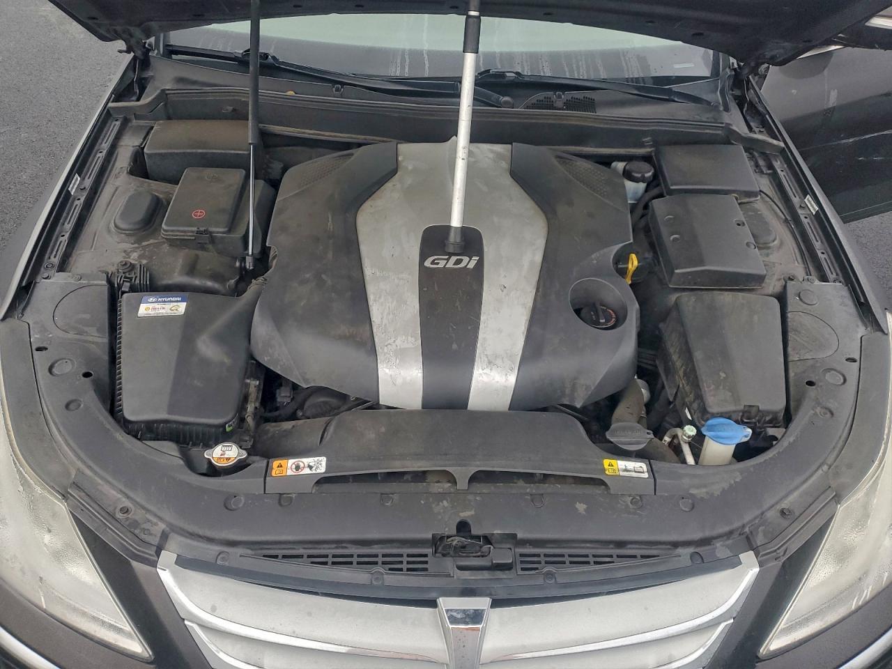 2013 HYUNDAI GENESIS