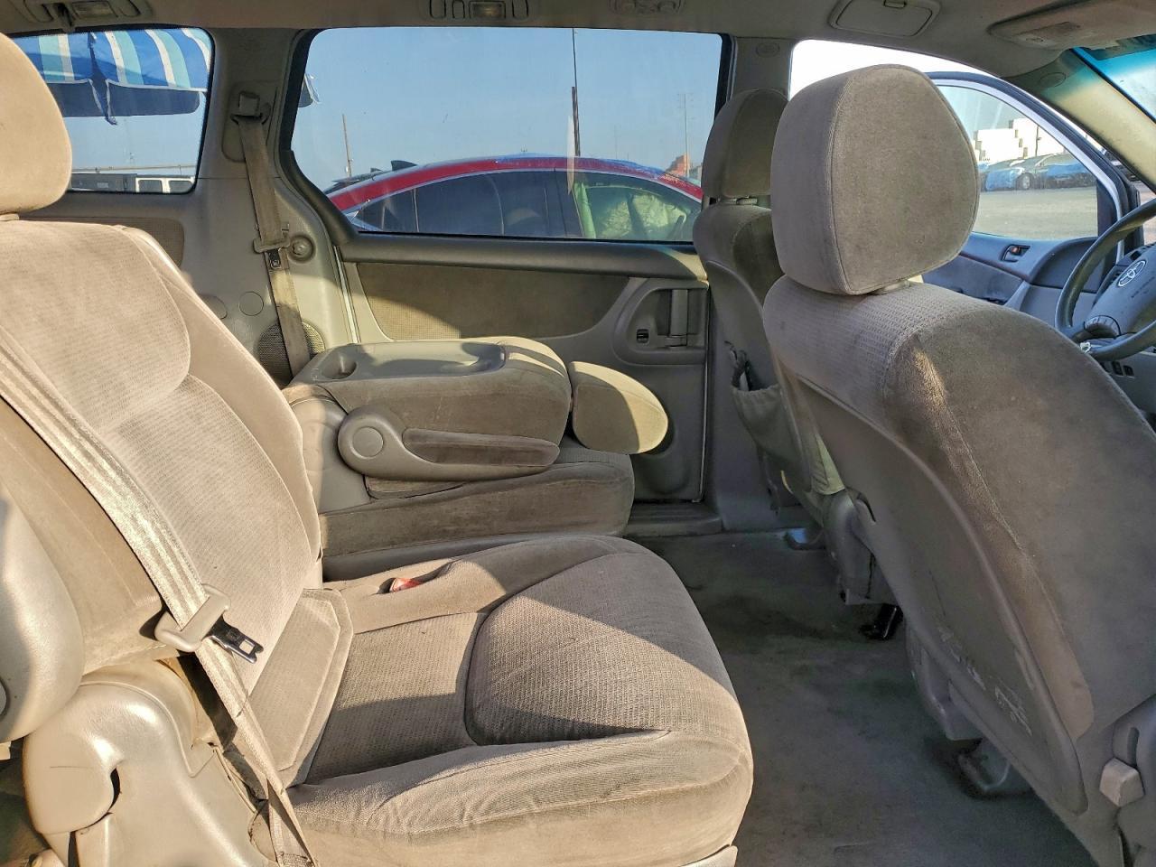 2004 TOYOTA SIENNA