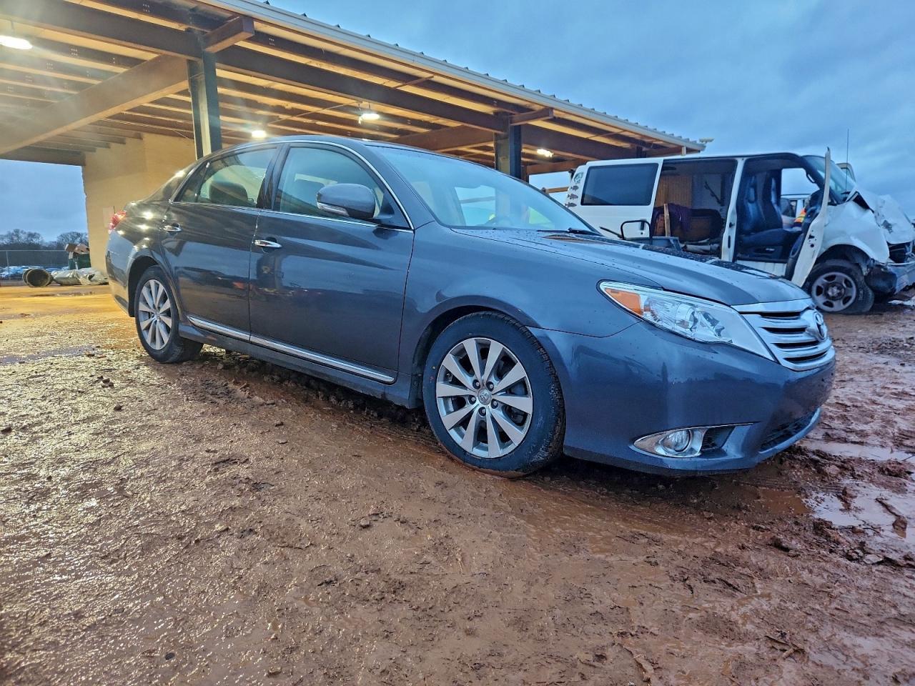 2011 TOYOTA Avalon