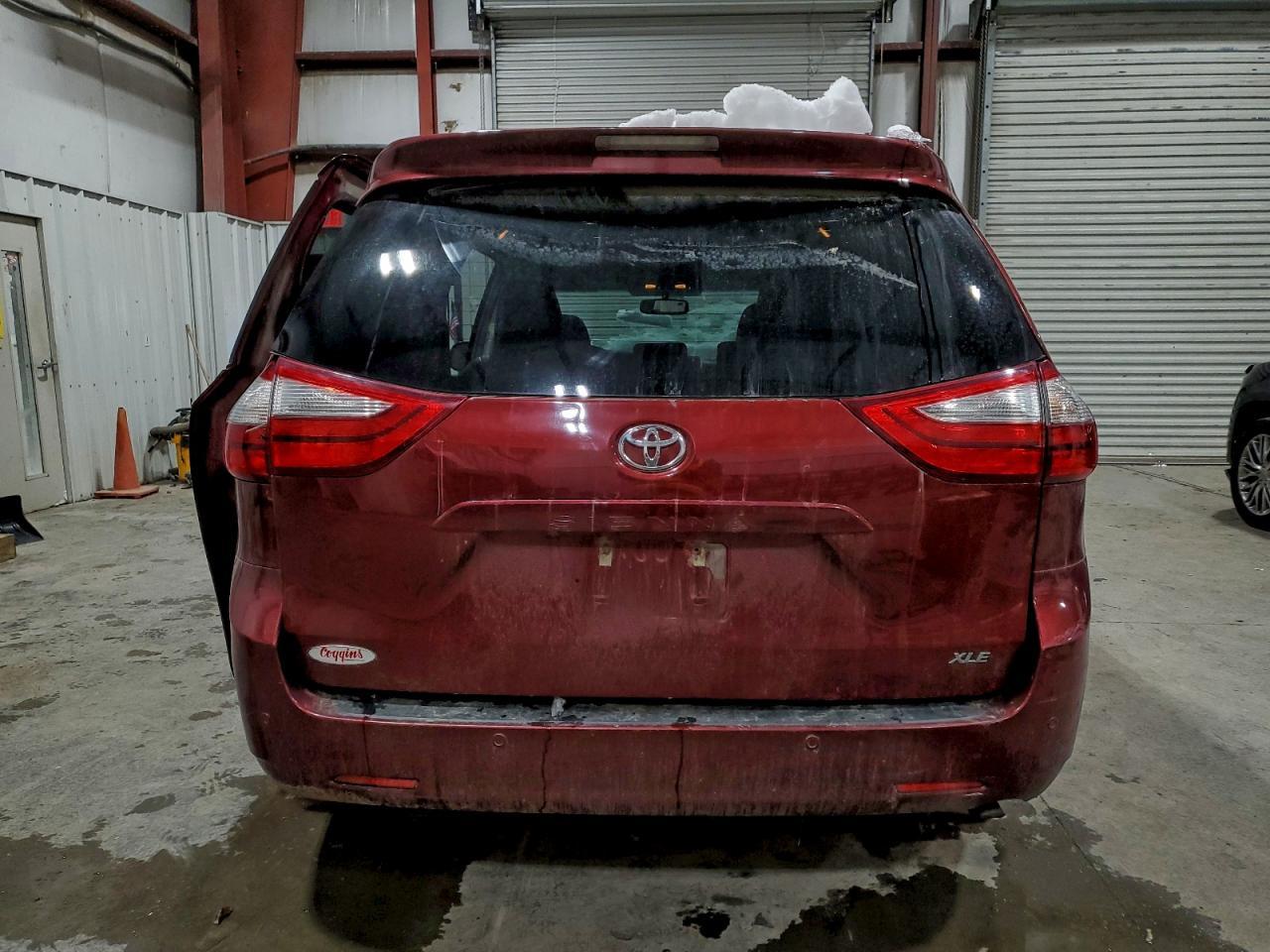 2016 TOYOTA SIENNA
