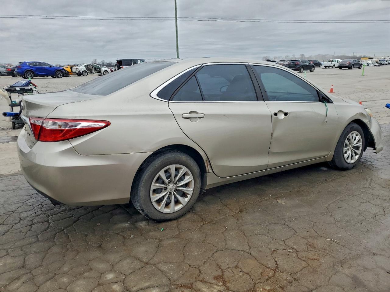 2016 TOYOTA CAMRY