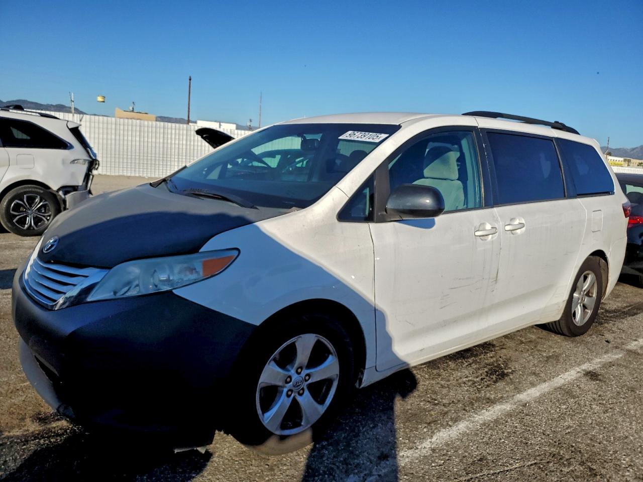 2015 TOYOTA SIENNA