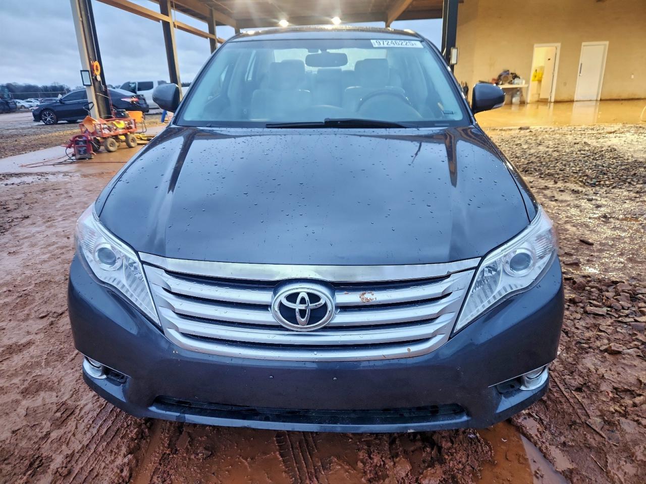 2011 TOYOTA Avalon