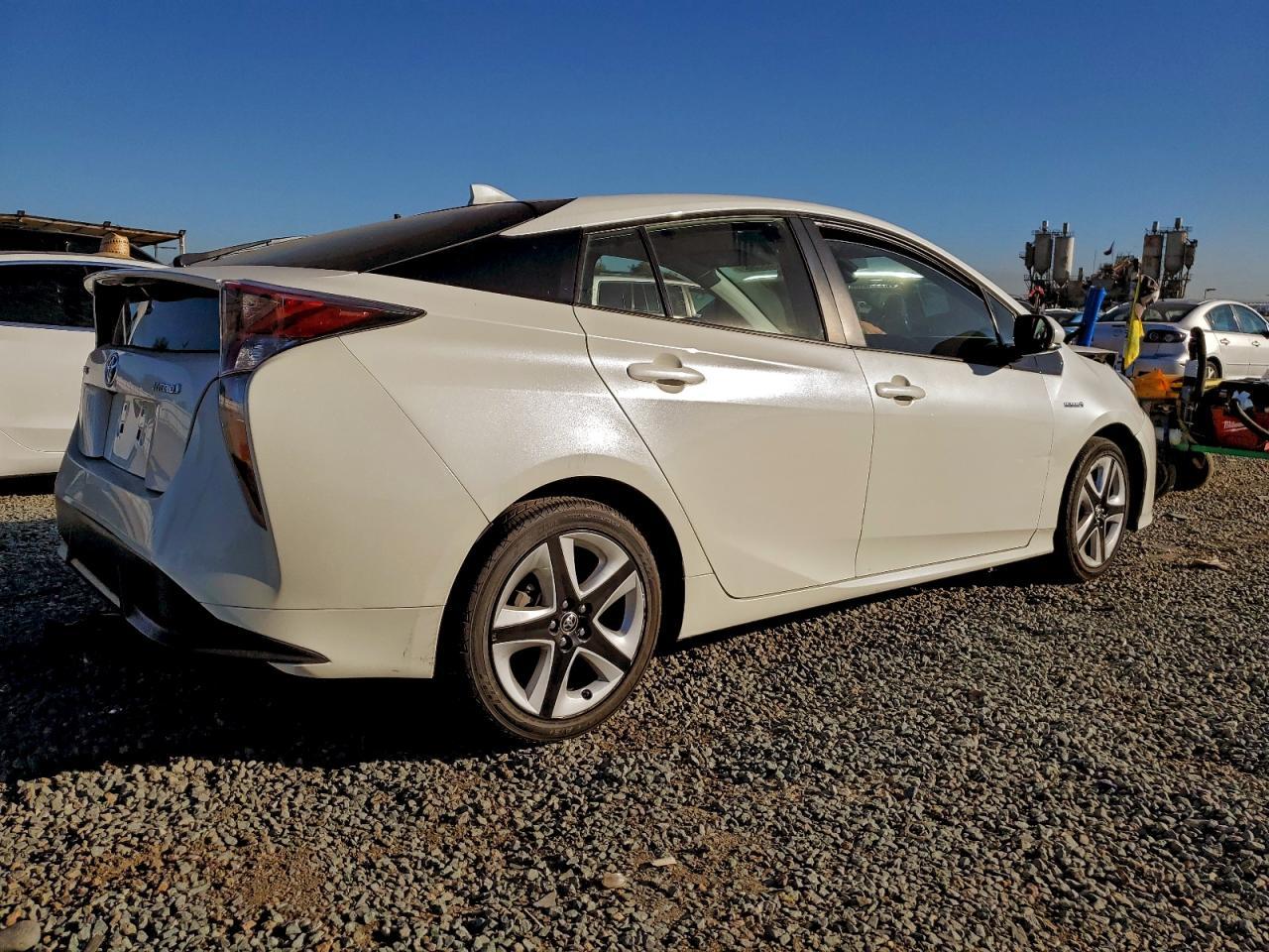 2016 TOYOTA PRIUS