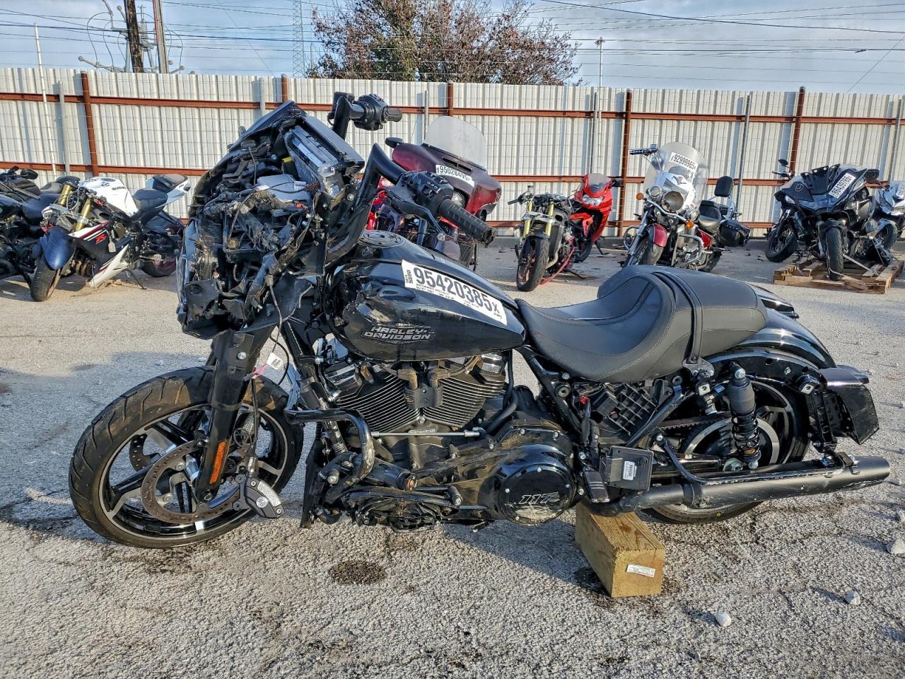 2025 HARLEY-DAVIDSON FLHX