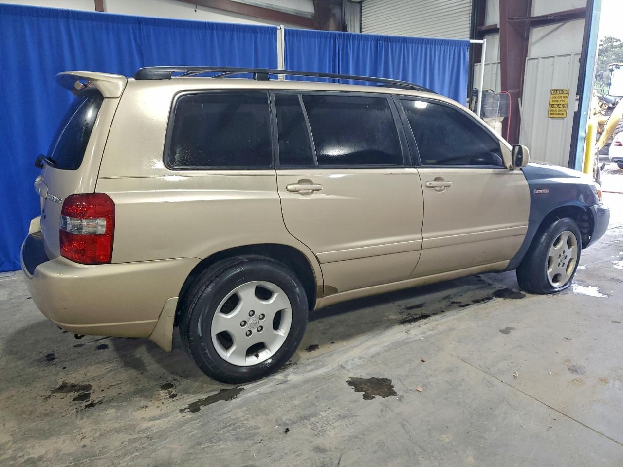 2004 TOYOTA HIGHLANDER