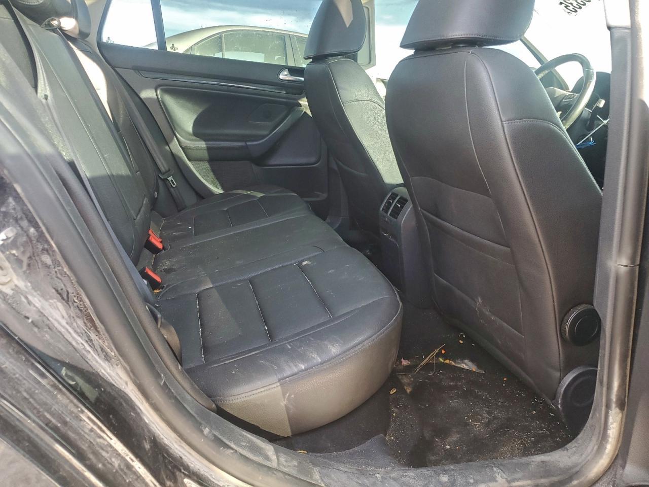 2011 VOLKSWAGEN JETTA
