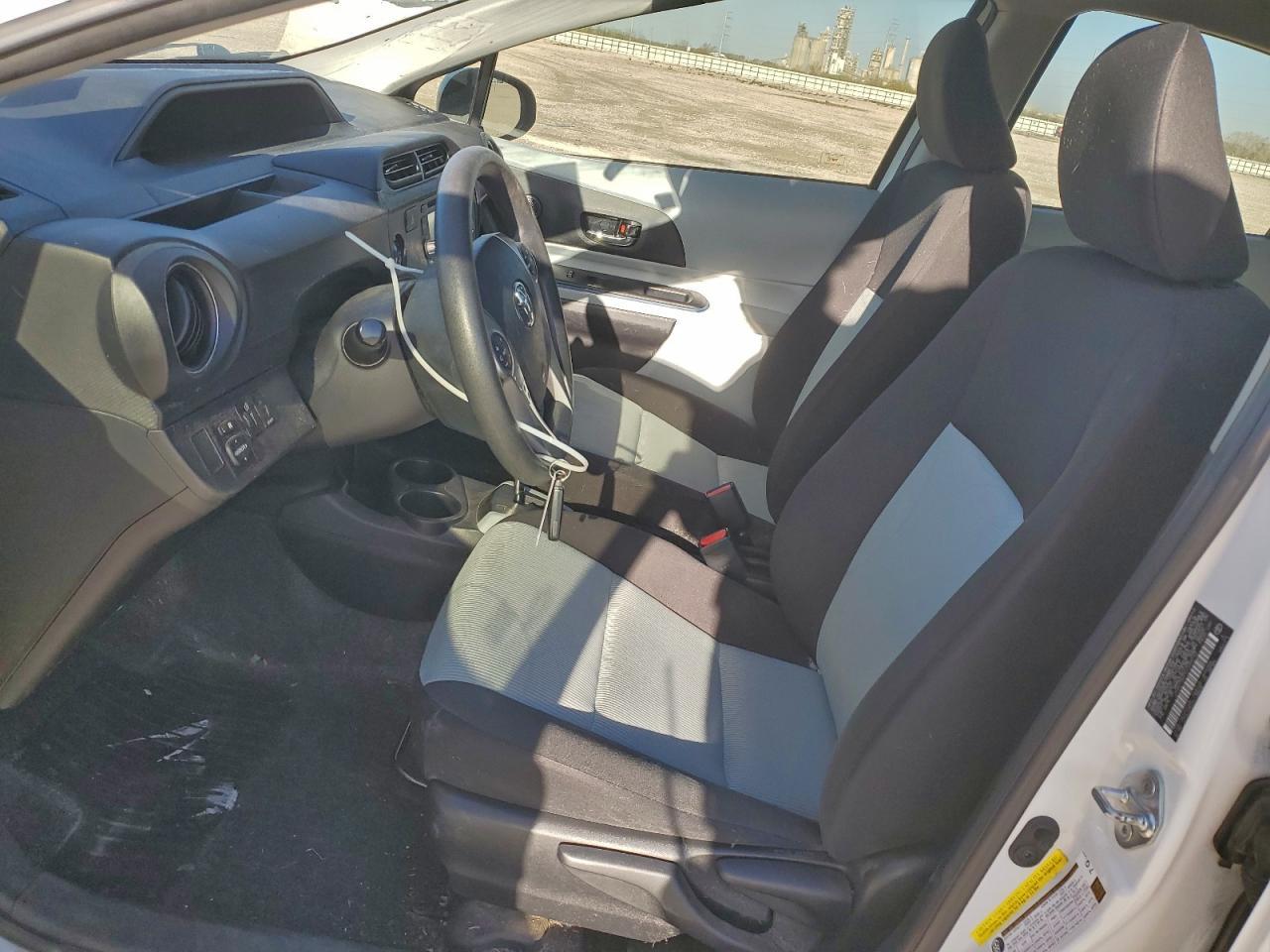2013 TOYOTA Prius c