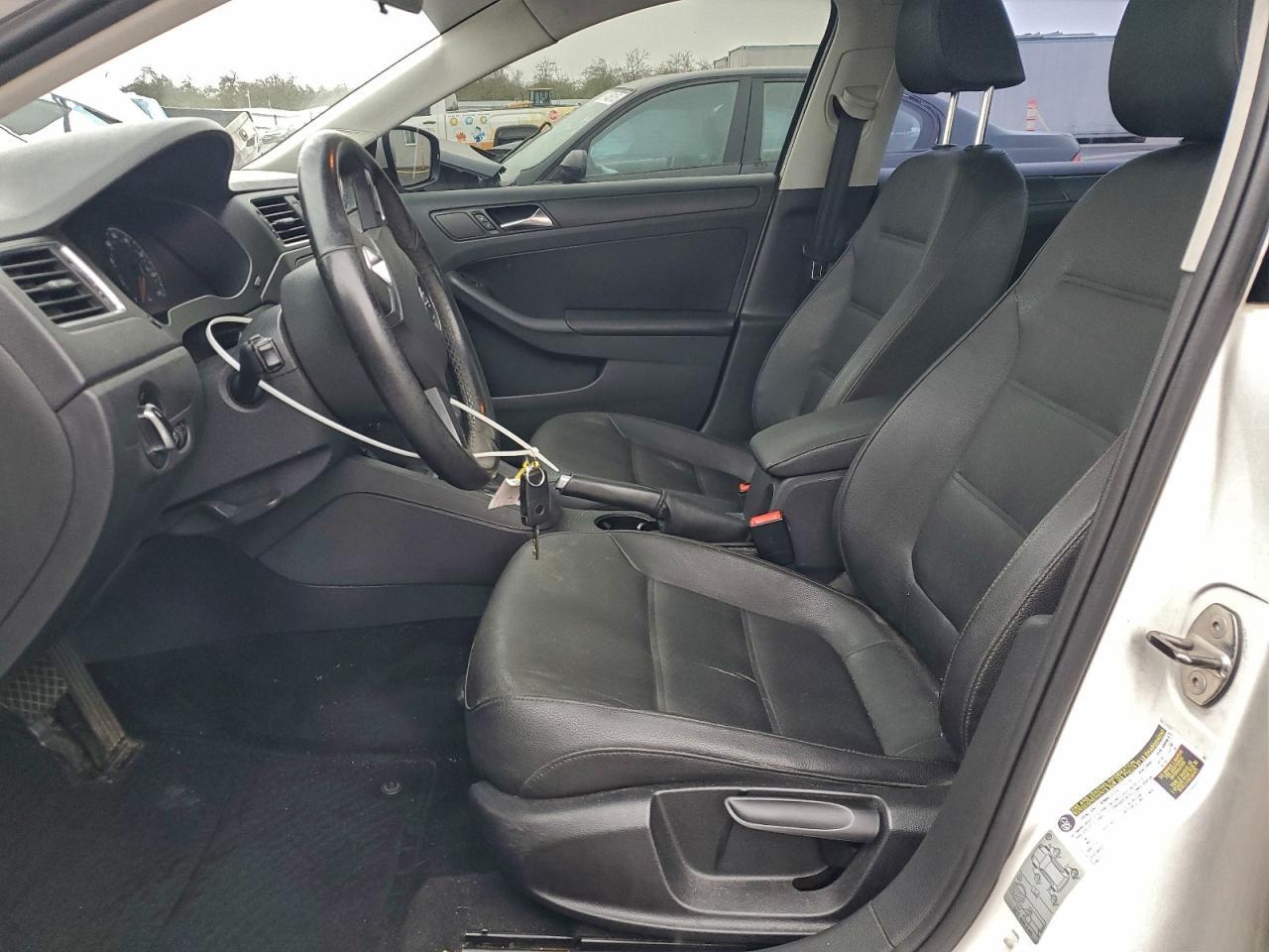 2011 VOLKSWAGEN JETTA