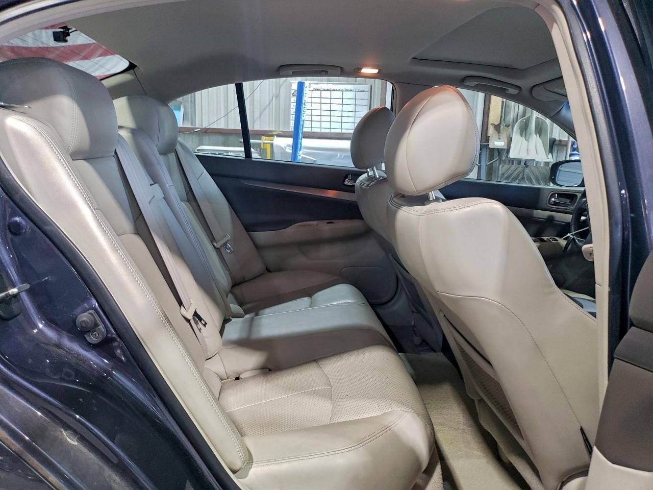2011 INFINITI G37