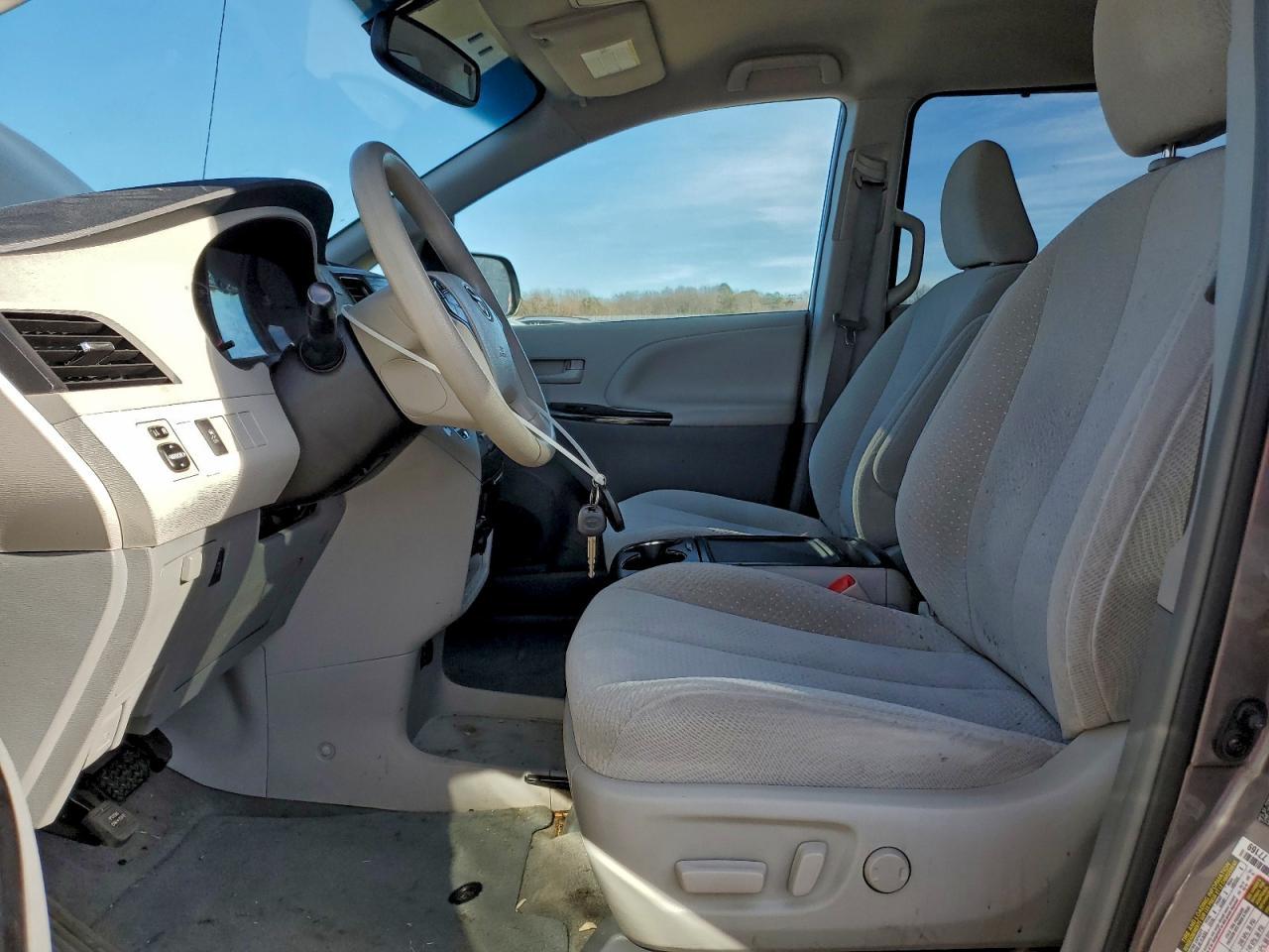 2014 TOYOTA SIENNA
