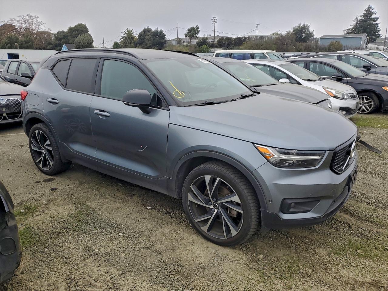 2019 VOLVO XC40
