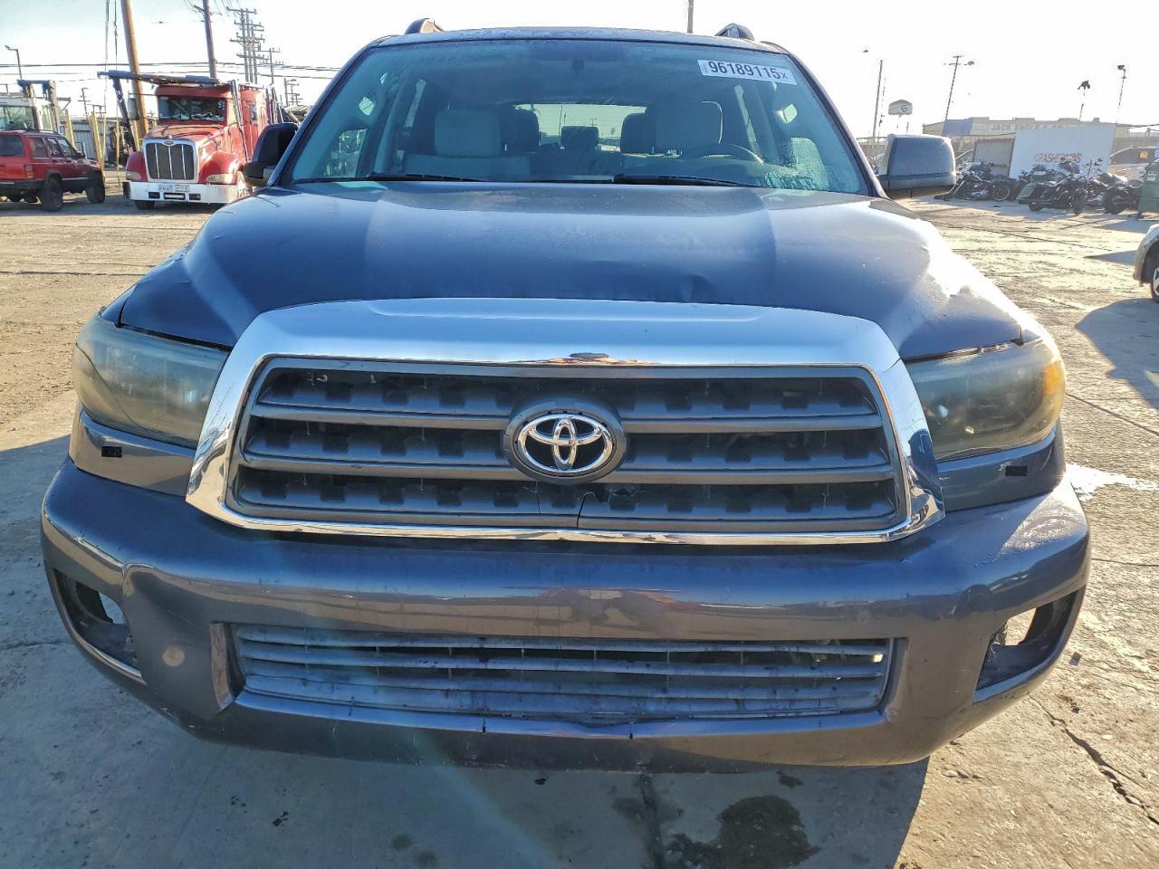 2015 TOYOTA Sequoia