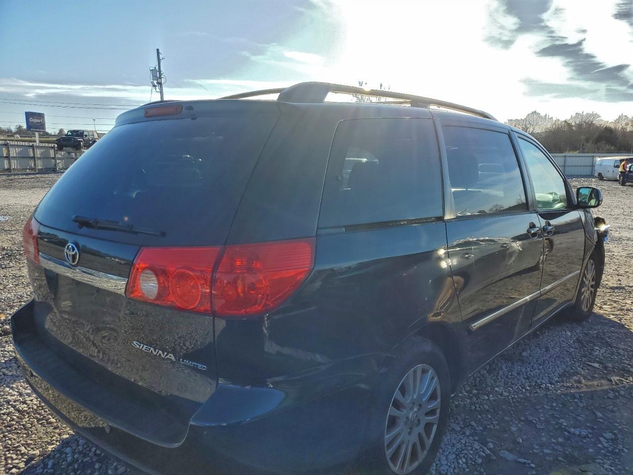 2010 TOYOTA SIENNA