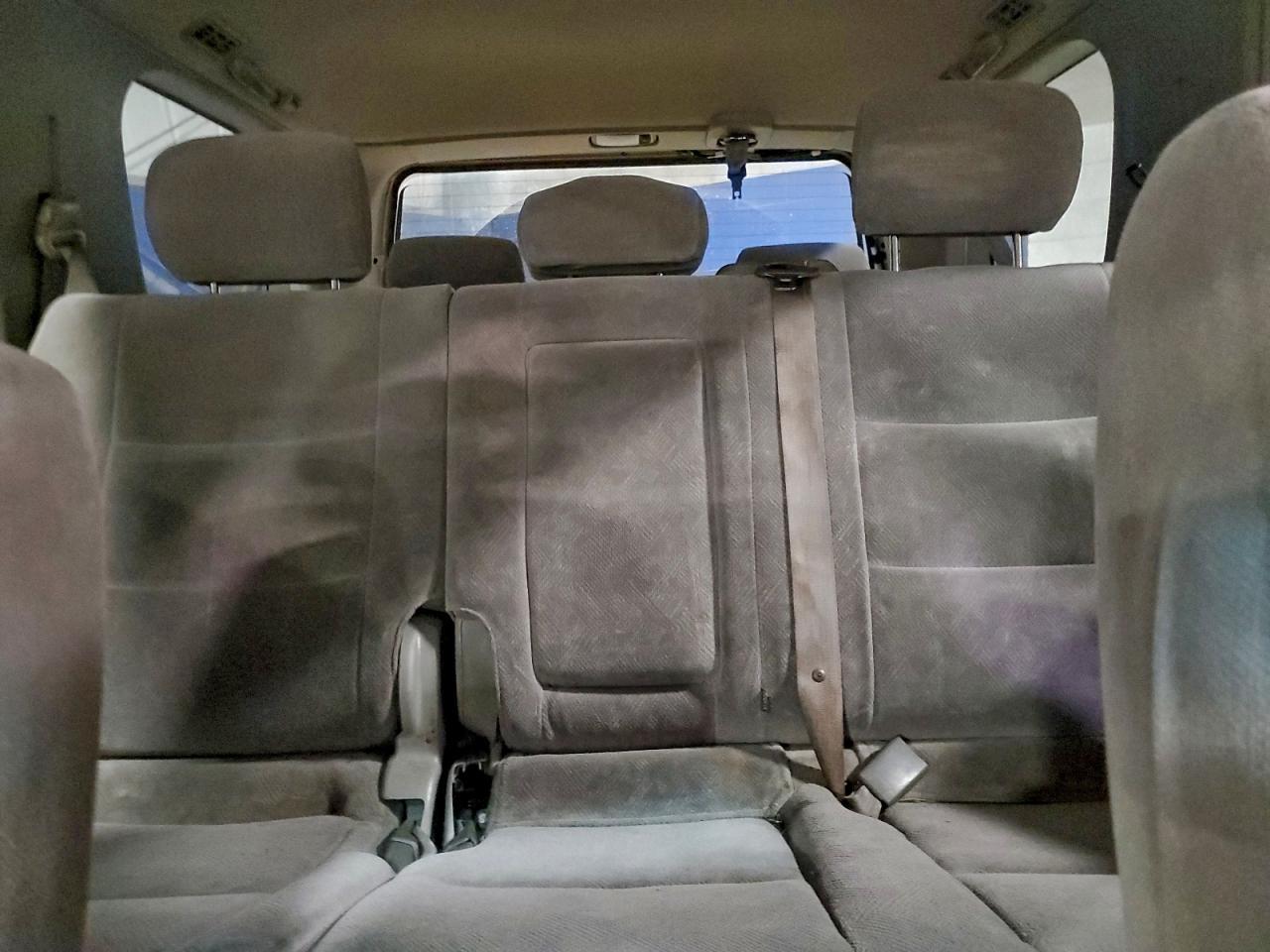 2004 TOYOTA Sequoia