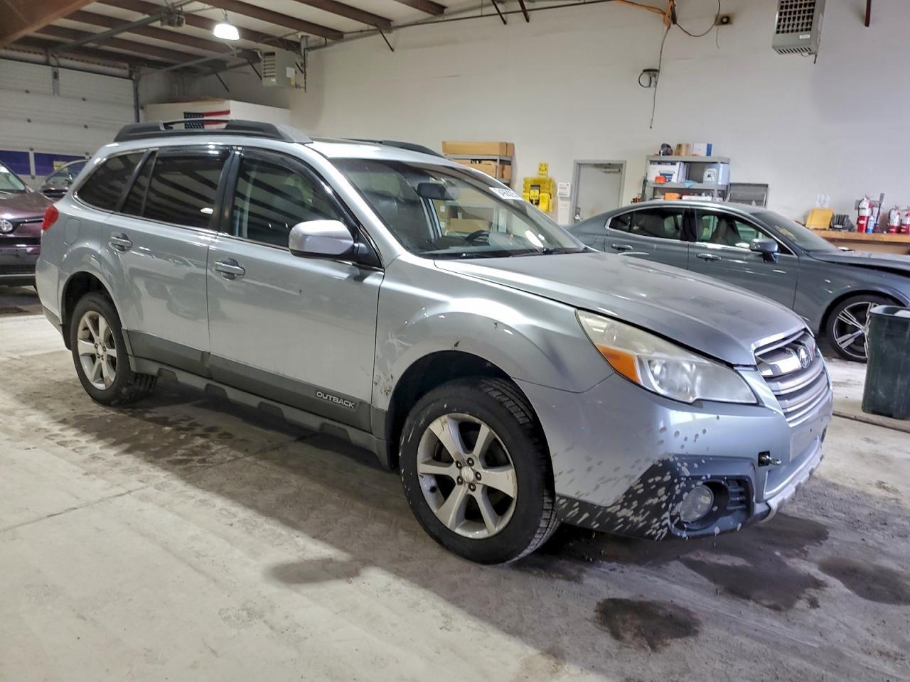 2013 SUBARU Outback