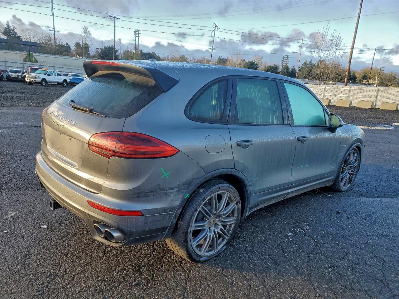2016 PORSCHE CAYENNE