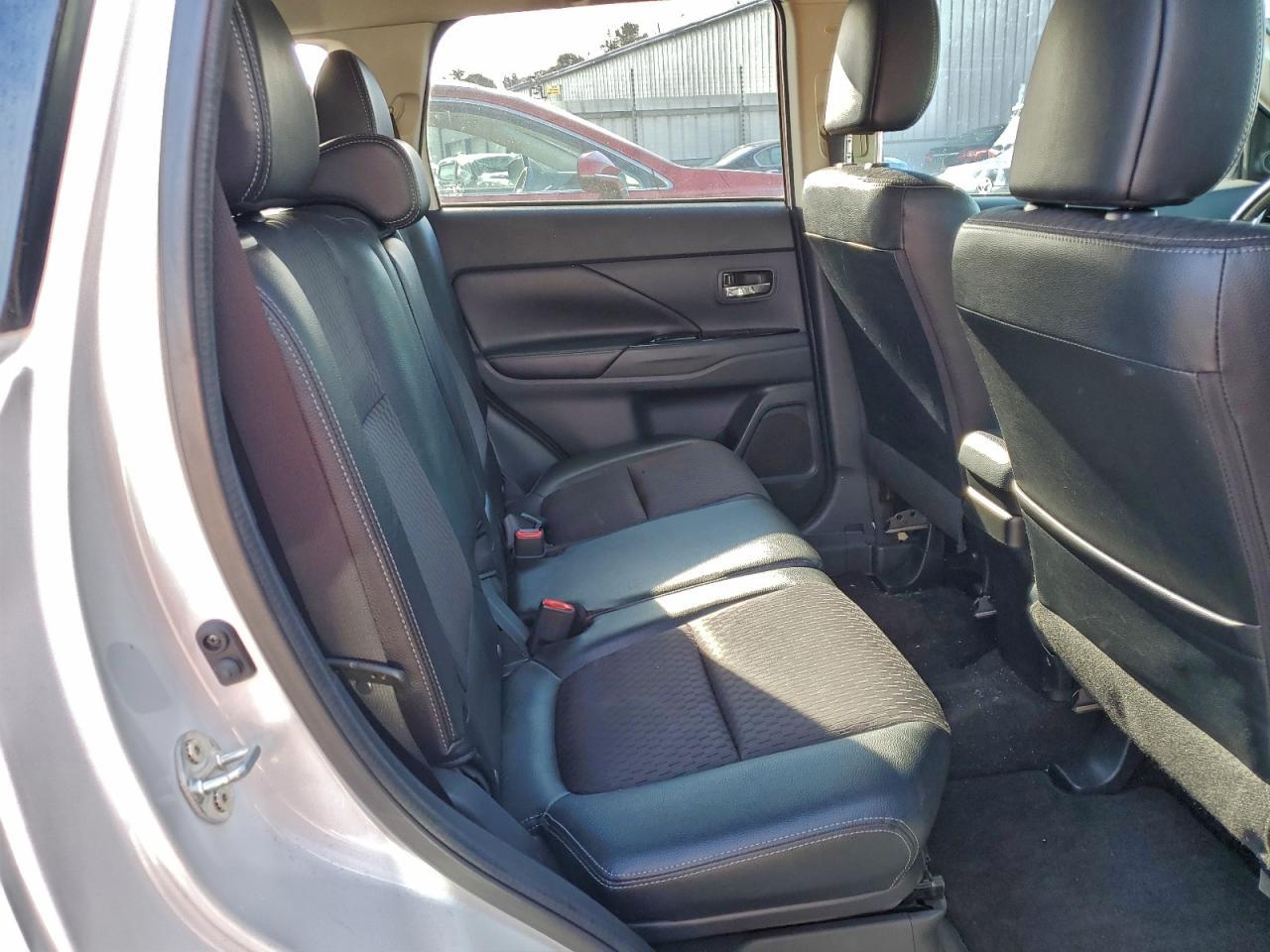 2015 MITSUBISHI outlander