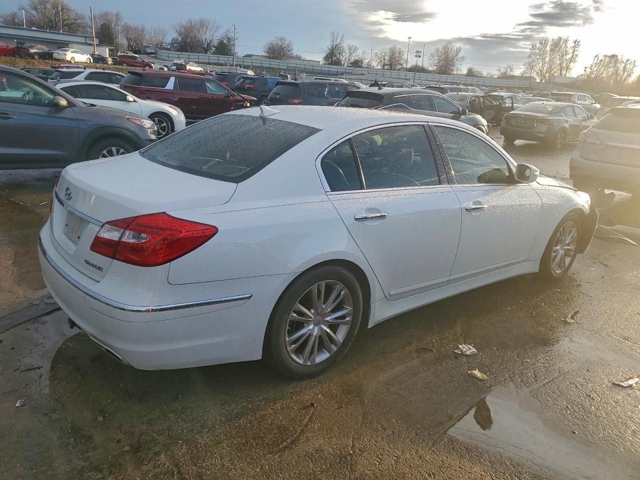 2013 HYUNDAI GENESIS