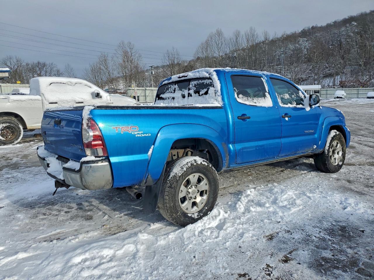 2011 TOYOTA TACOMA