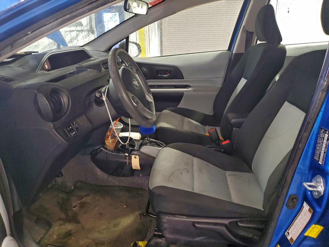 2014 TOYOTA Prius c