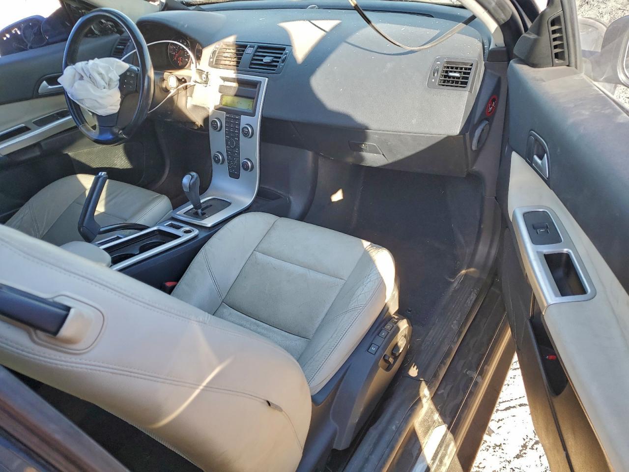 2011 VOLVO C30