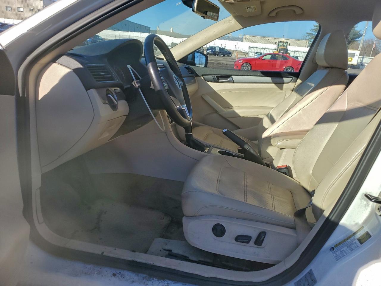 2014 VOLKSWAGEN Passat