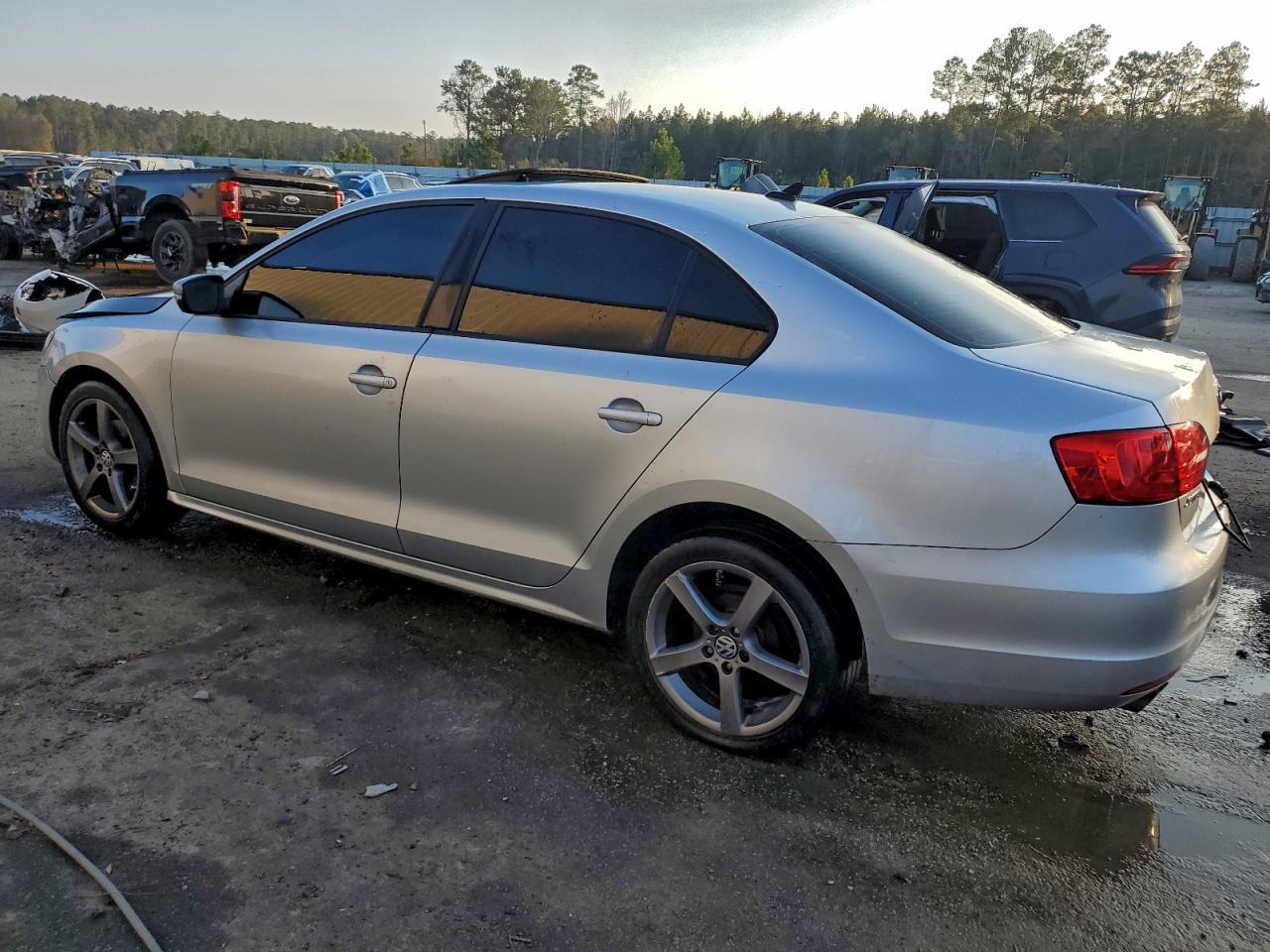 2011 VOLKSWAGEN JETTA