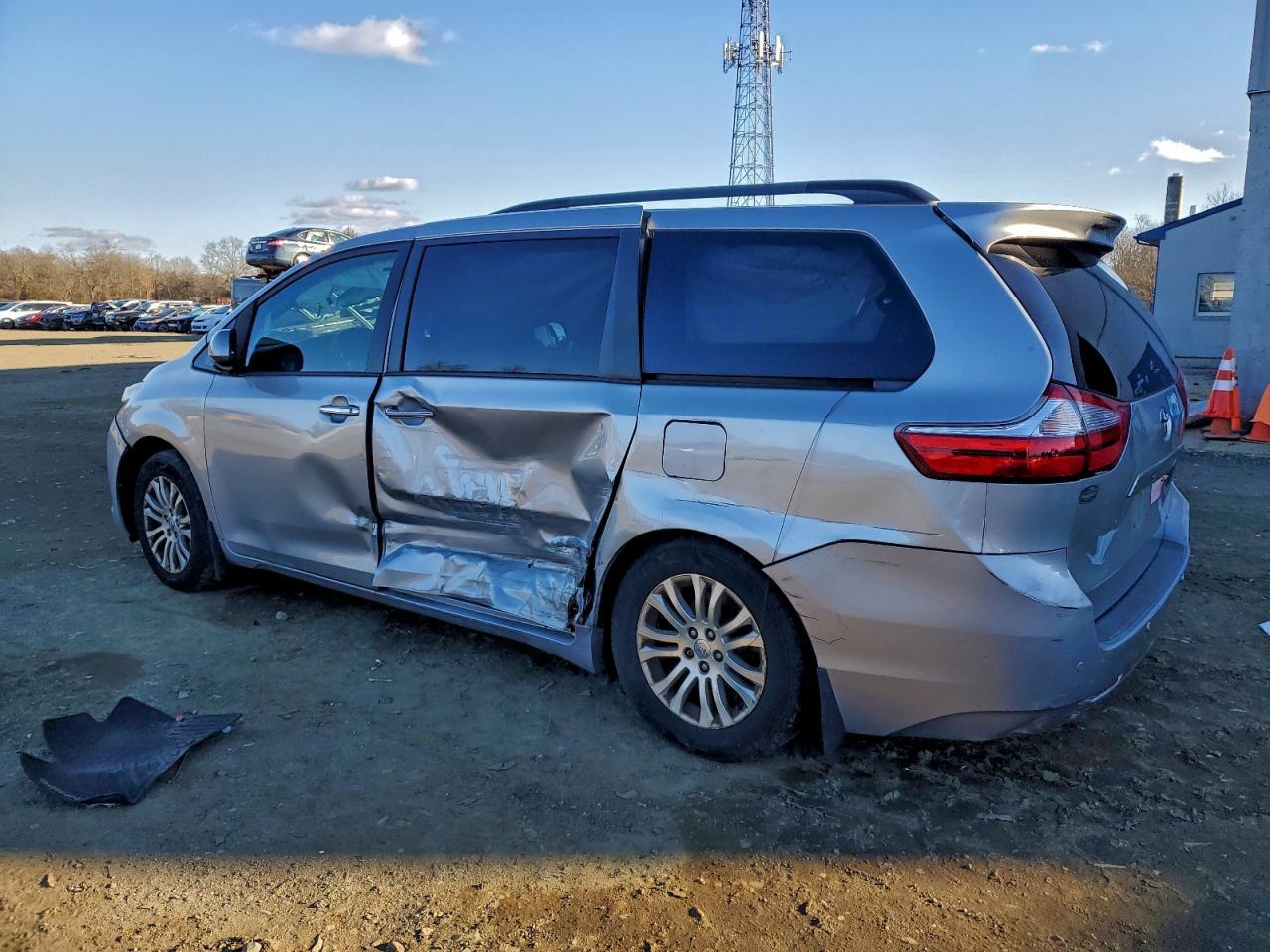 2016 TOYOTA SIENNA