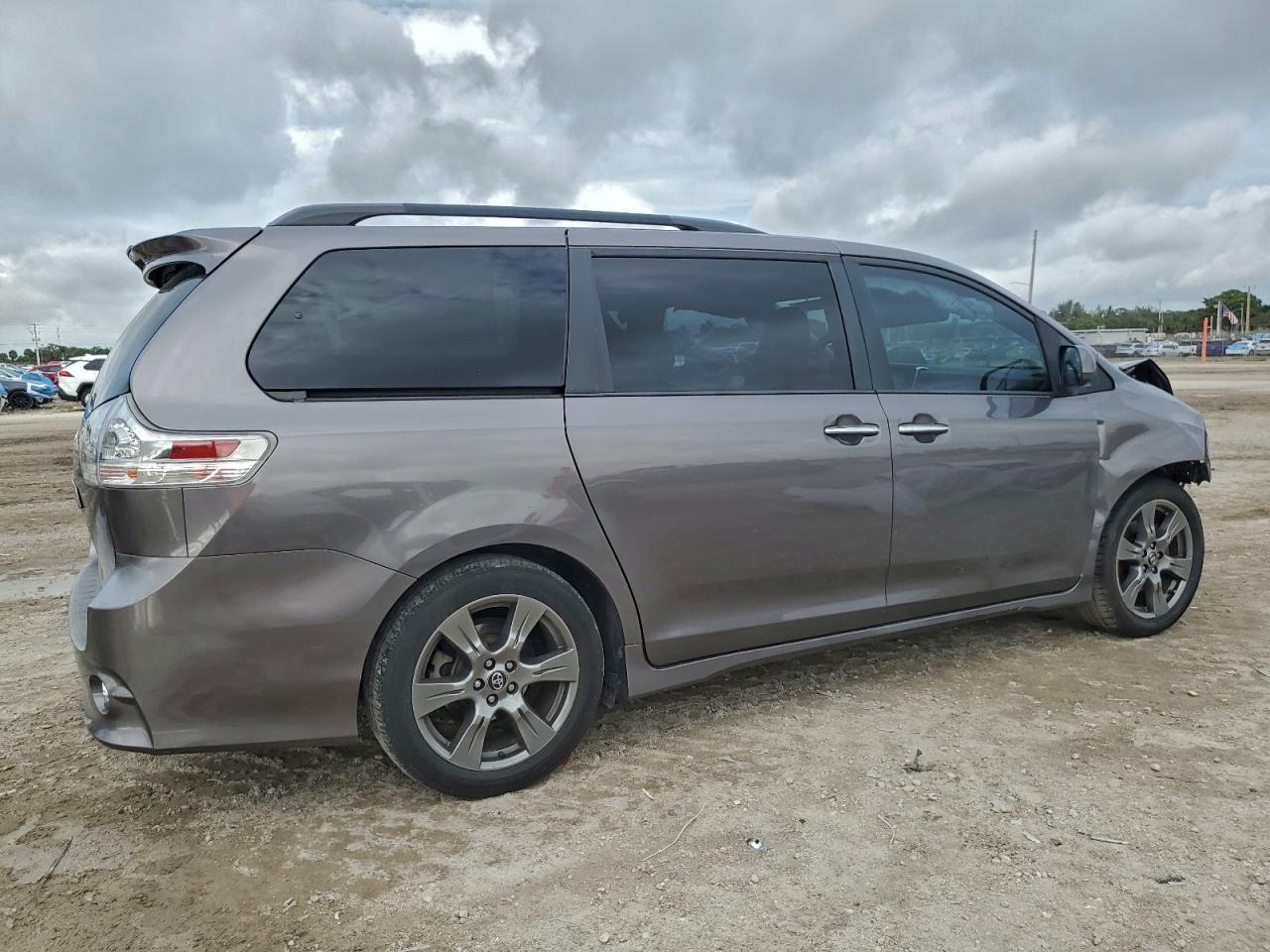 2018 TOYOTA SIENNA