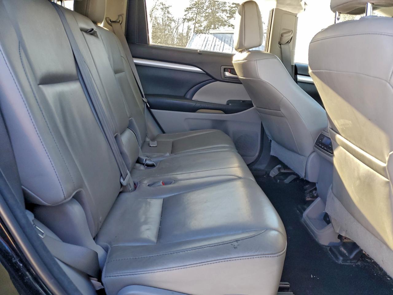 2016 TOYOTA HIGHLANDER
