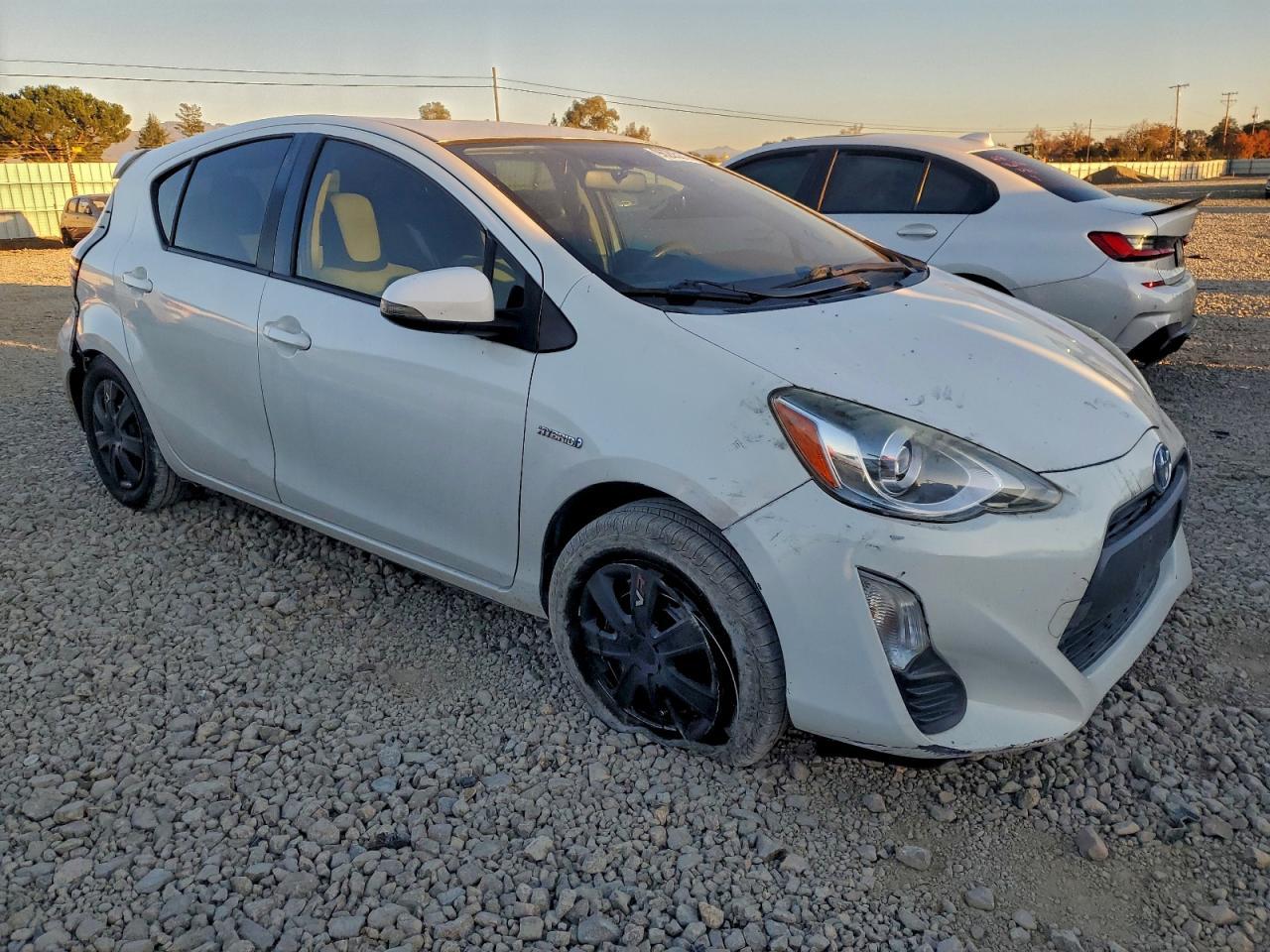 2016 TOYOTA Prius c