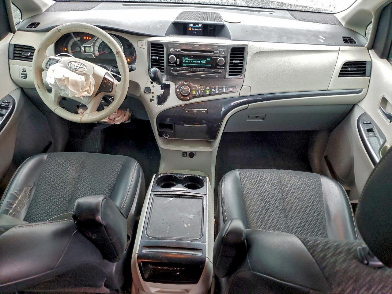 2014 TOYOTA SIENNA
