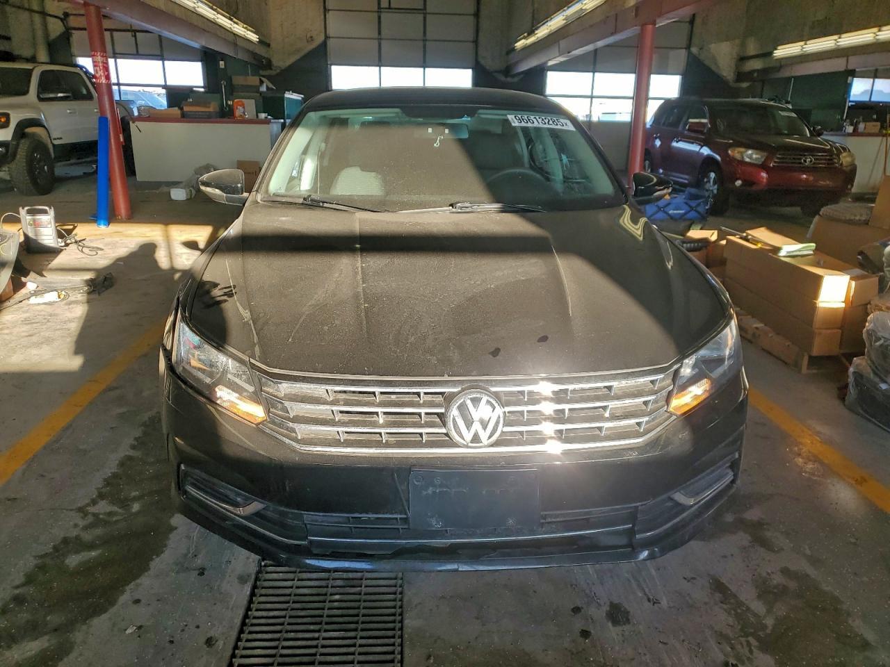 2016 VOLKSWAGEN Passat