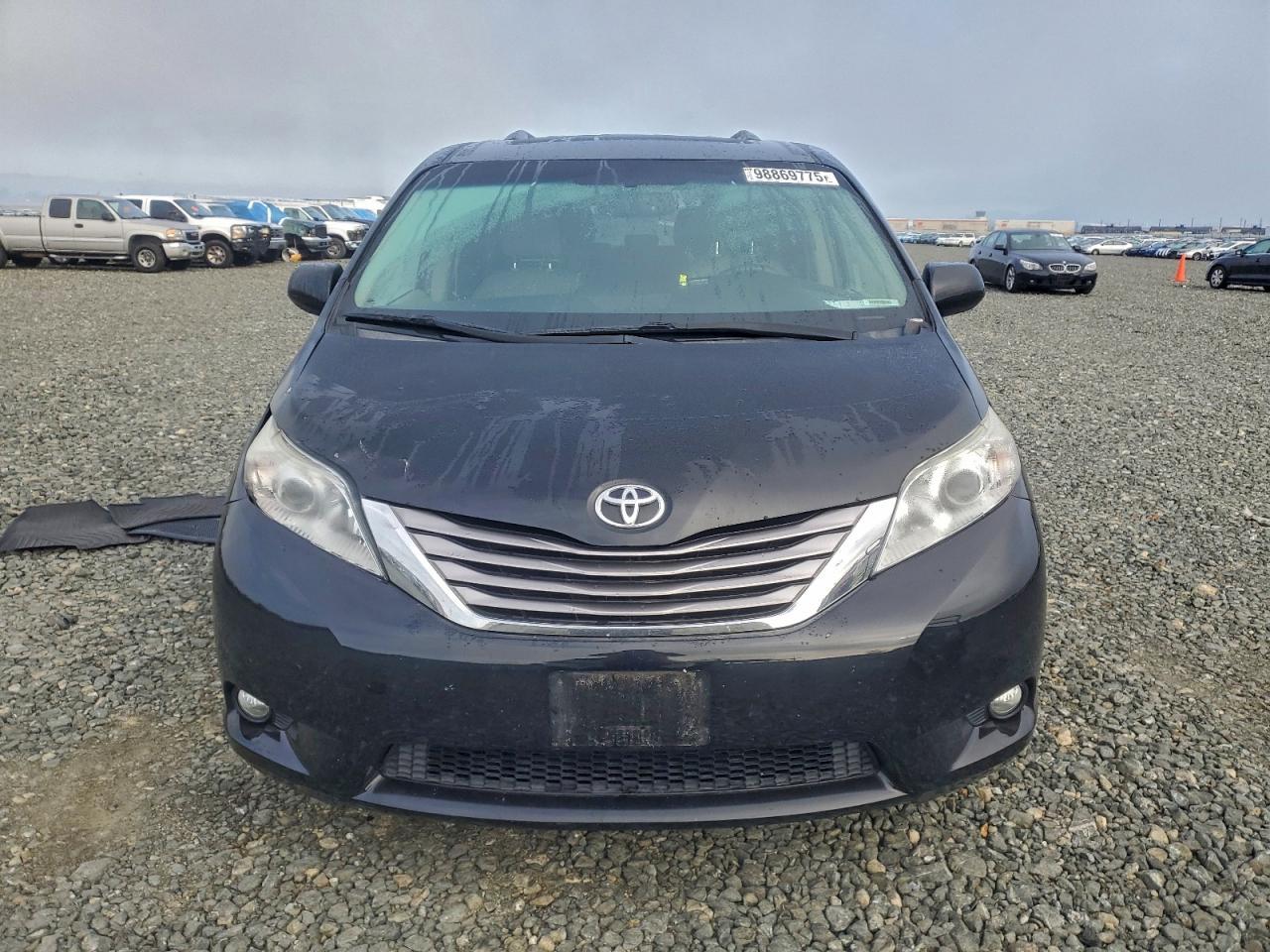 2017 TOYOTA SIENNA