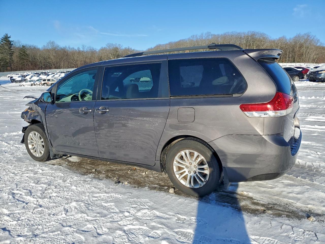 2013 TOYOTA SIENNA