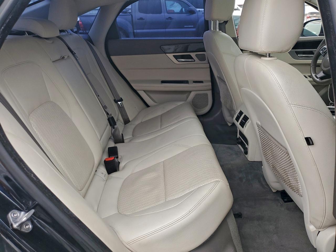 2017 JAGUAR XF