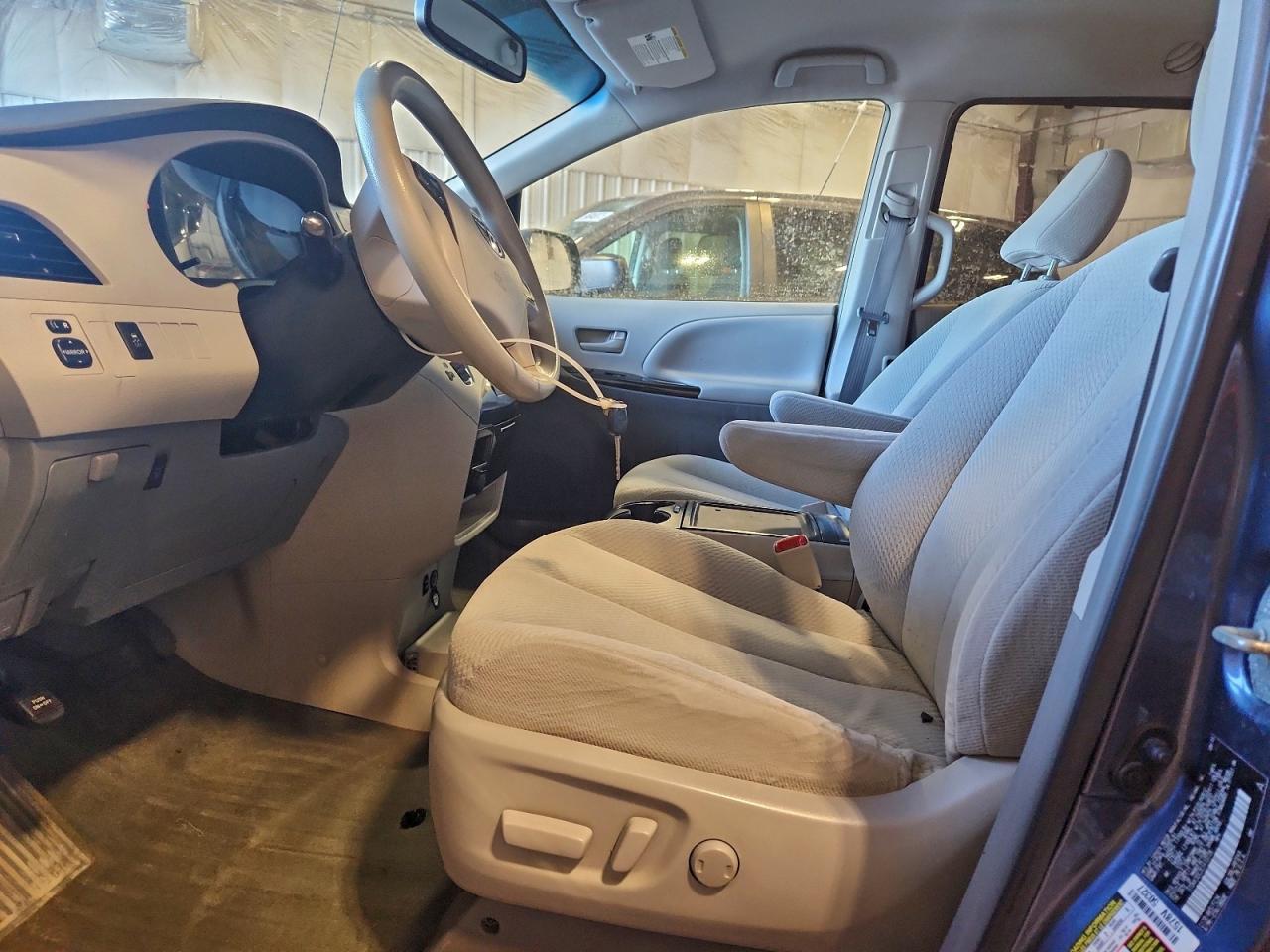 2014 TOYOTA SIENNA