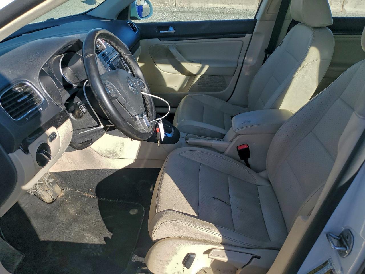 2011 VOLKSWAGEN JETTA